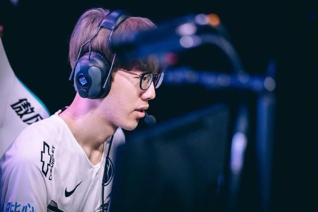 Smash + Keria 的对线崩溃，整个线路爆炸！ Peanut 完全击败了 Oner ， Hanwha Life Esports 稳定得分