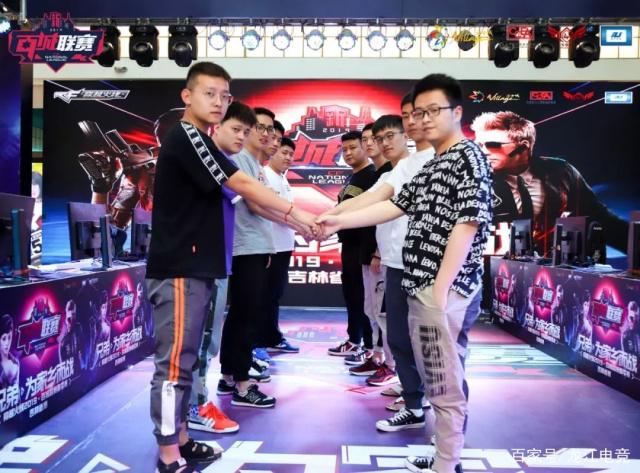 Weibo Gaming vs LNG预热海报：谁会赢下比赛，晋级败决？我们赛场见！